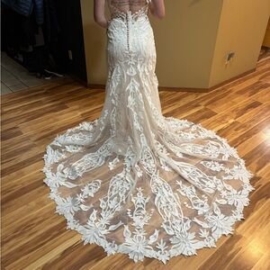 Elegant White Lace Wedding Dress